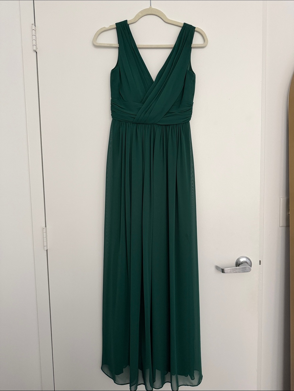 Elegant Emerald V-Neck Sleeveless Maxi Dress
